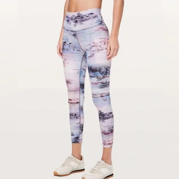 ! Lululemon Wunder Under High Rise 7/8 Tight size 8 - Picture 1 of 7